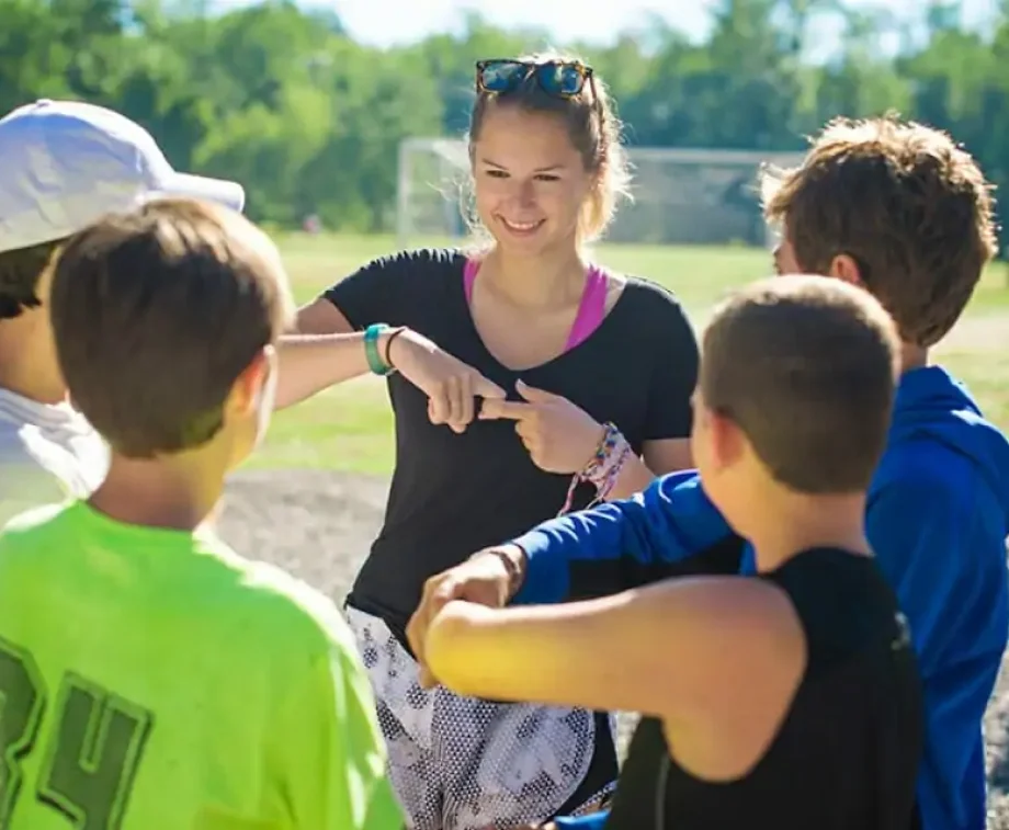Camp_Counselor_AmericanSummers_byKiday_Práce na plný uvázek